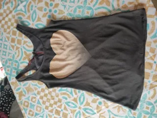 Camiseta Bershka Corazón Brillante Negra