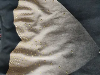 Camiseta Bershka Corazón Brillante Negra