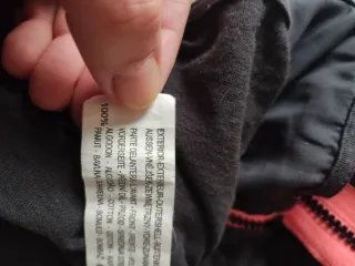 Camiseta Bershka Corazón Brillante Negra