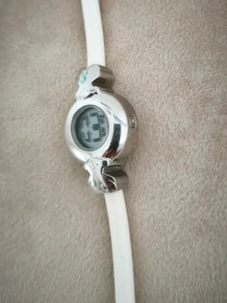 Reloj Tous Digital Brazalete Blanco y Plata