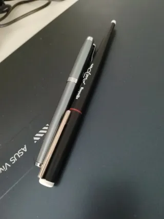 Confezione da 2 penne stilografiche Ast Pen Rotring M e Parker