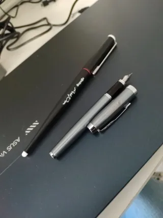 Confezione da 2 penne stilografiche Ast Pen Rotring M e Parker