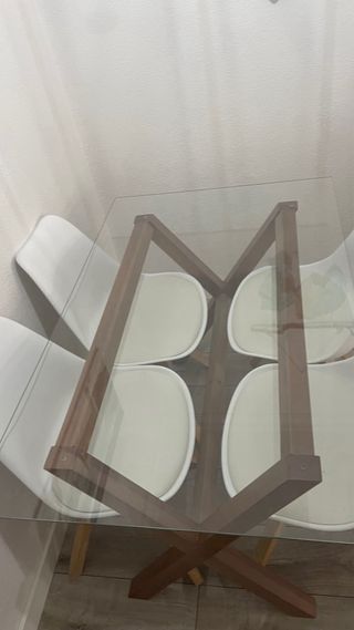 Mesa salon + 4 sillas de regalo