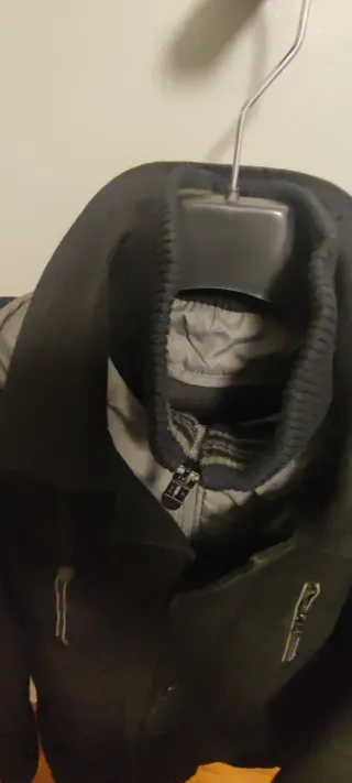 Chaquetón hombre con capucha e interior desmontabl