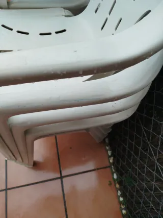 Sillas de plástico apilables blancas