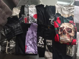 Confezione di Abbigliamento Variegato, Ascolto Offerte