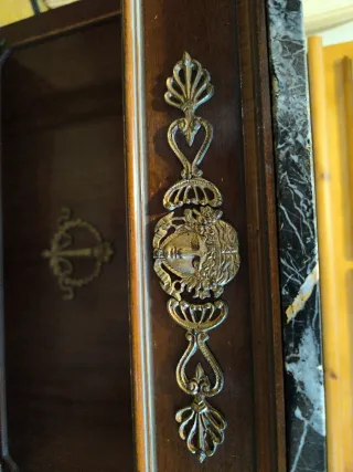 Mueble recibidor madera y mármol