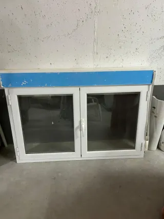 Ventana PVC Blanca Doble Hoja con mosquitera