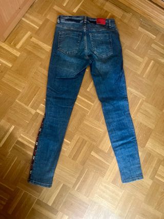 Pantalón vaquero pitillo Zara Talla 36