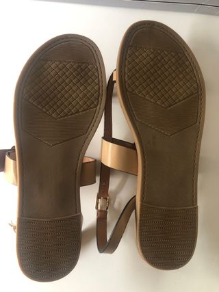 Sandalias Urbanitas Marrón y Dorado