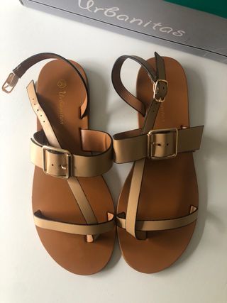 Sandalias Urbanitas Marrón y Dorado