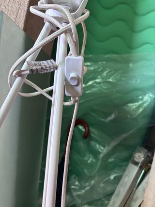 Lámpara de pie blanca