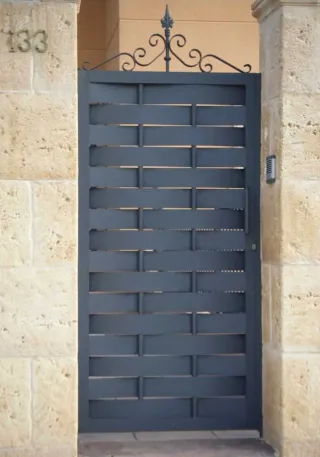 Se hacen portillas y portones