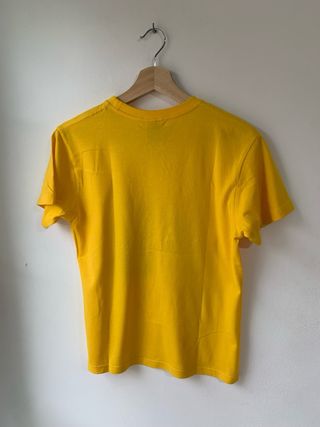 Camiseta amarilla con estampado de tranvía