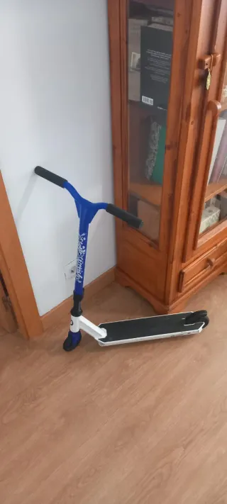 Patinete freestyle azul y blanco