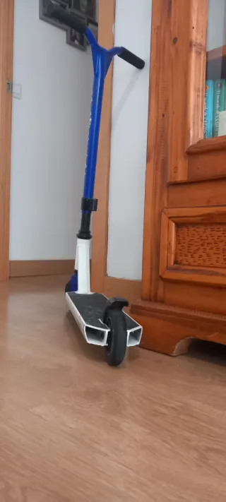 Patinete freestyle azul y blanco