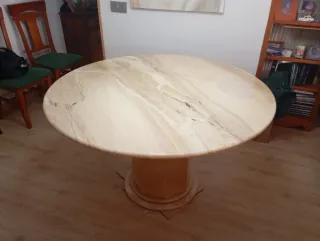 Mesa redonda de mármol Travertino