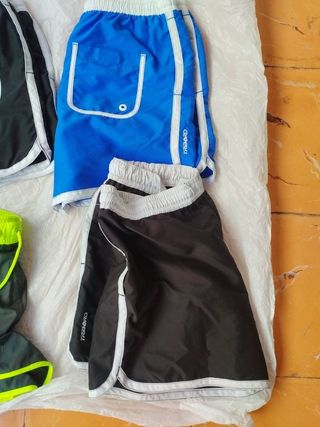 Por 8 euros 4 pantalones, bañadores talla L,M