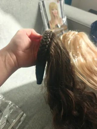 Pelucas azul, marron y rubia