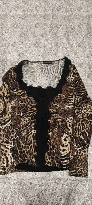 Rebeca con estampado animal y encaje