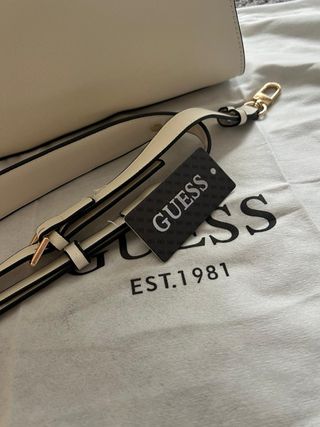 Bolso Tote Guess Blanco y Dorado