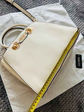 Bolso Tote Guess Blanco y Dorado
