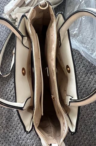 Bolso Tote Guess Blanco y Dorado