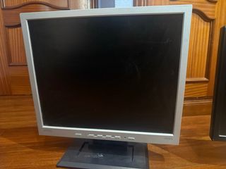 2 Monitores 19 Dell y Benq