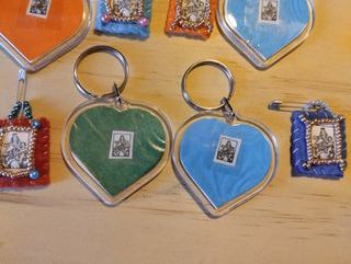 Llaveros y Colgantes Escapularios Monacales