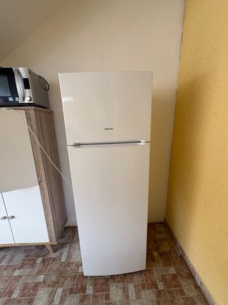 Nevera ICECOOL 1,70m amplia y en buen estado