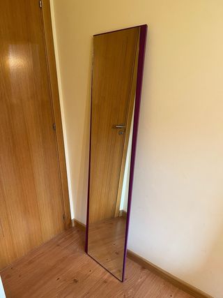 Espejo de pared violeta