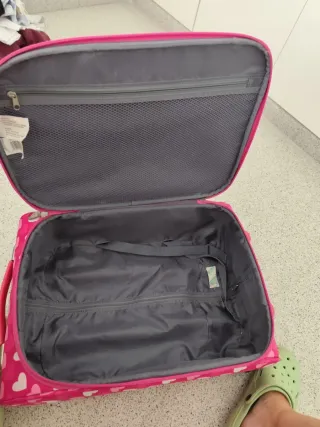 Maleta de viaje con estampado de corazones