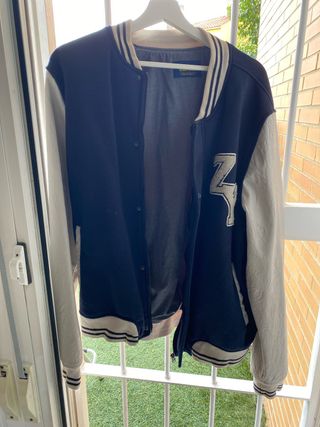 Cazadora universitaria vintage azul y beige