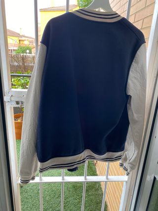 Cazadora universitaria vintage azul y beige