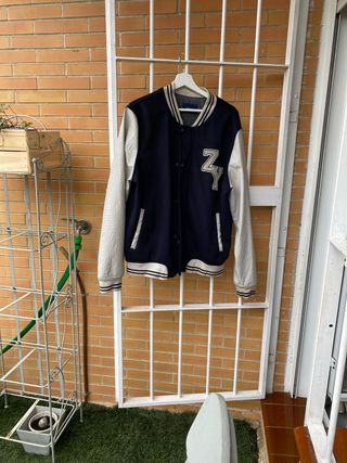 Cazadora universitaria vintage azul y beige