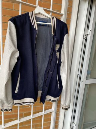 Cazadora universitaria vintage azul y beige