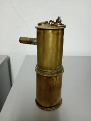 Lámpara de carburo antigua