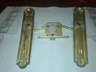 Manivelas de latón con pestillo
