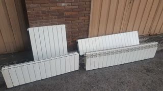 Radiadores de metal blancos