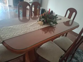 Mesa comedor madera y 6 sillas con vidrio