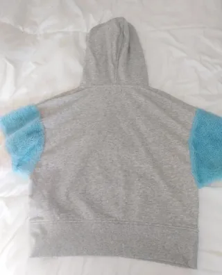 Sudadera Bershka gris con mangas suaves