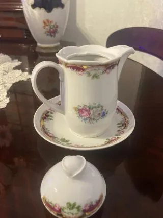 Teiera in porcellana francese dipinta a mano