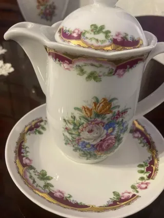 Teiera in porcellana francese dipinta a mano