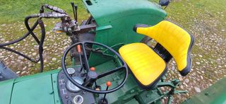 John Deere 2135 con pala, cazo y transferible