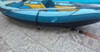 Kayak hinchable azul y amarillo