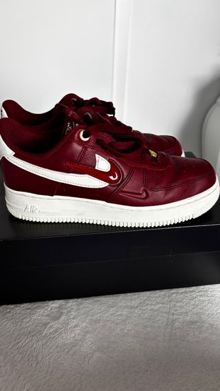 Nike Air Force 1 '07 Granate/Blanco