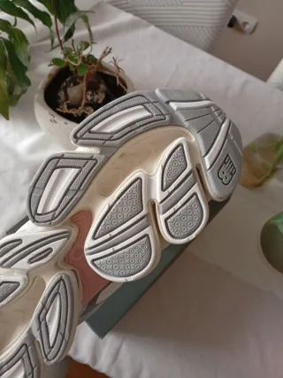 Zapatillas New Balance Blancas y Rosas unisex