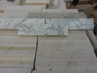 Rodapiés de mármol y otros materiales