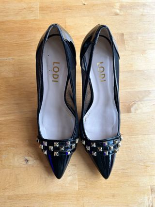 Lodi Tacones Charol y Tachuelas Negros