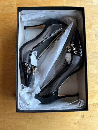 Lodi Tacones Charol y Tachuelas Negros